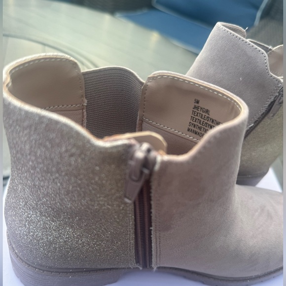 New booties for girls! - Picture 3 of 6